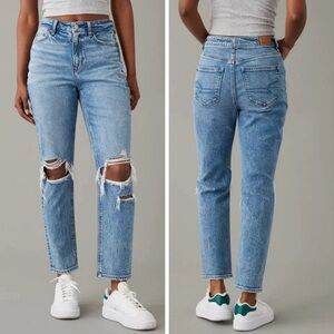 American Eagle Strigid Light Wash Destructed Low 10” Rise Mom Jeans 0 Regular